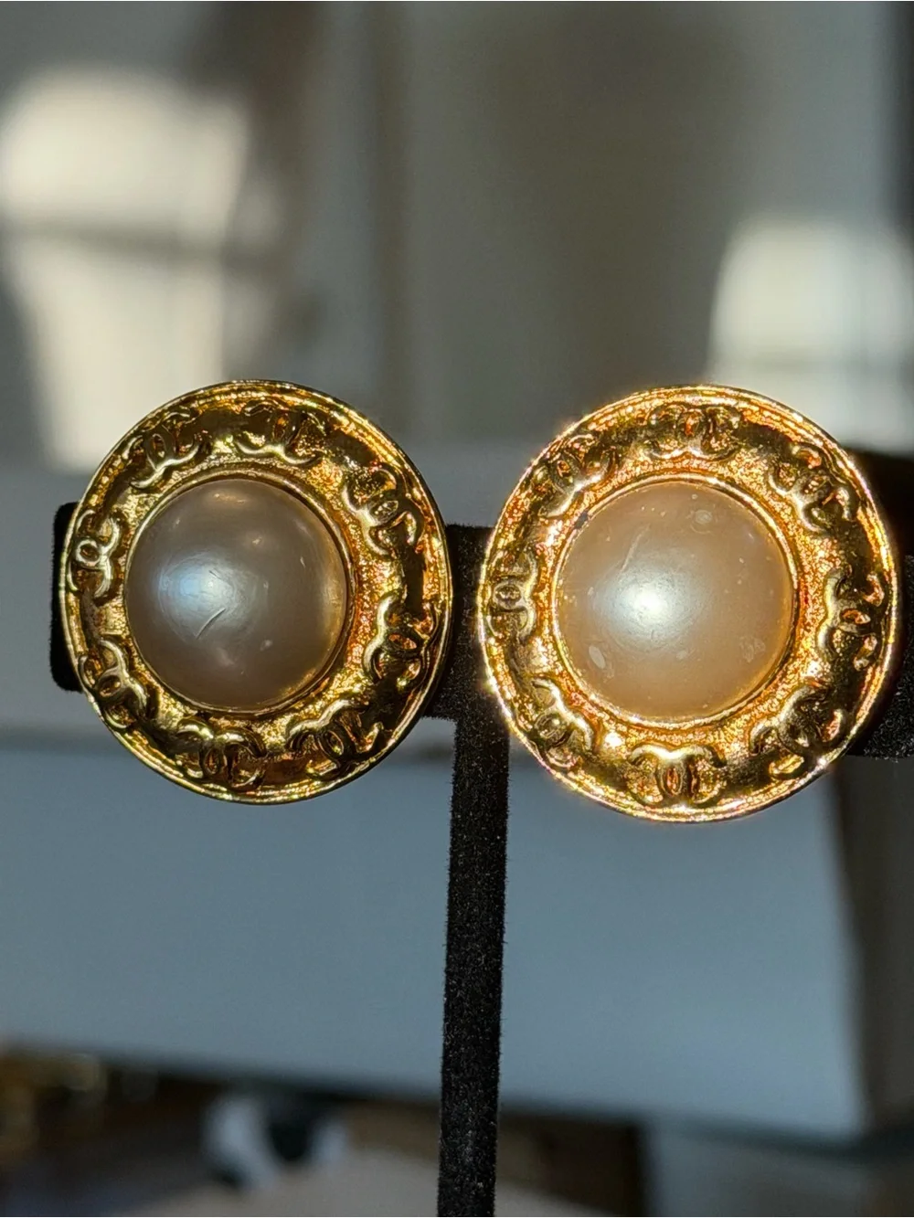 CHANEL Vintage Gold-Plated Button Earrings with Cream Faux Pearl